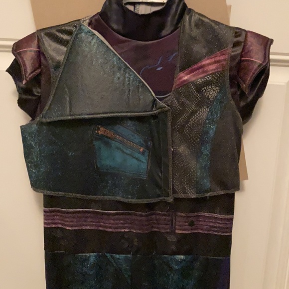 Descendants 3 MAL Halloween costume 2 pieces small (4-6x) - Picture 7 of 10
